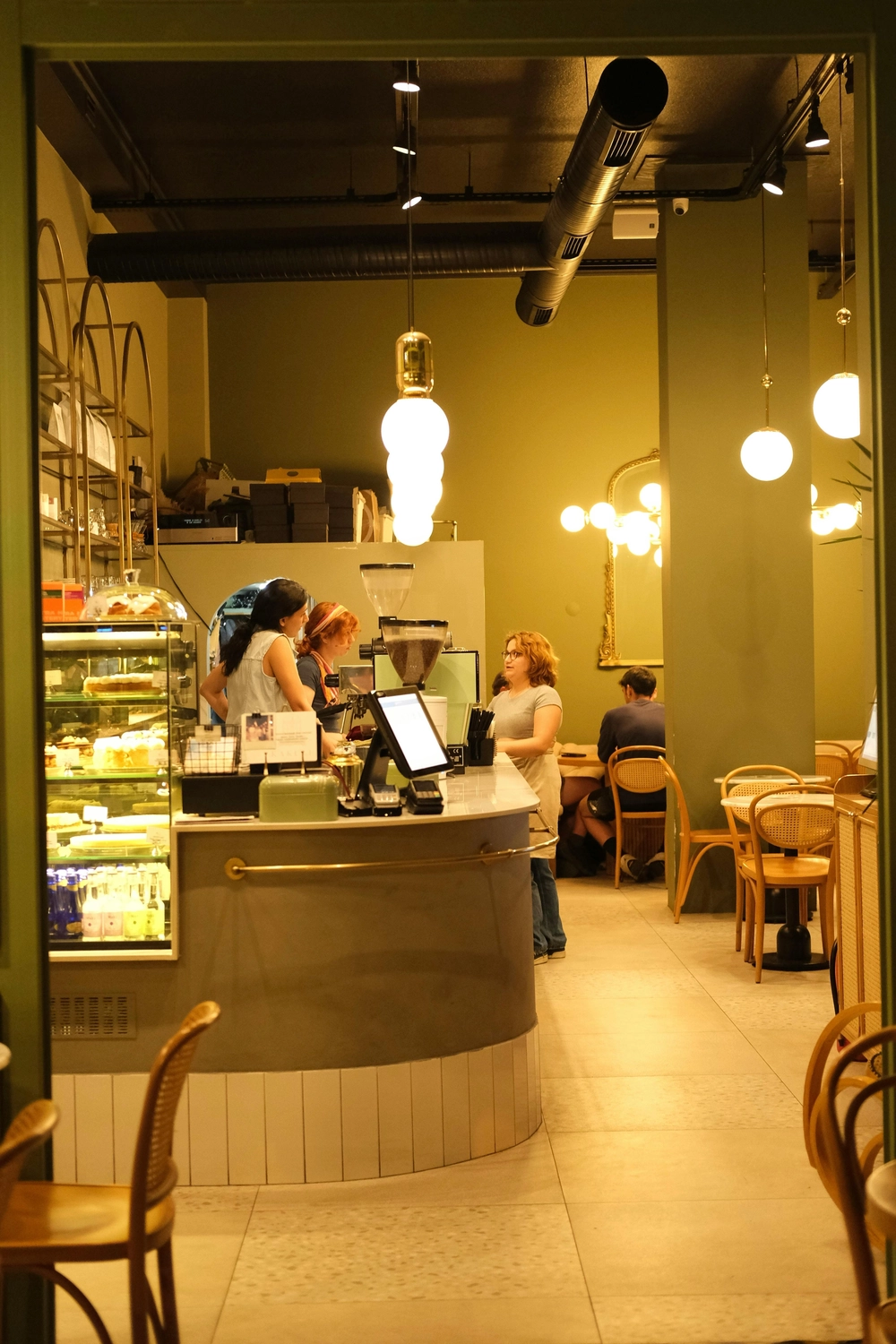 Familiencafé Goldkrümel-Café-Gemütliches Café-Theke